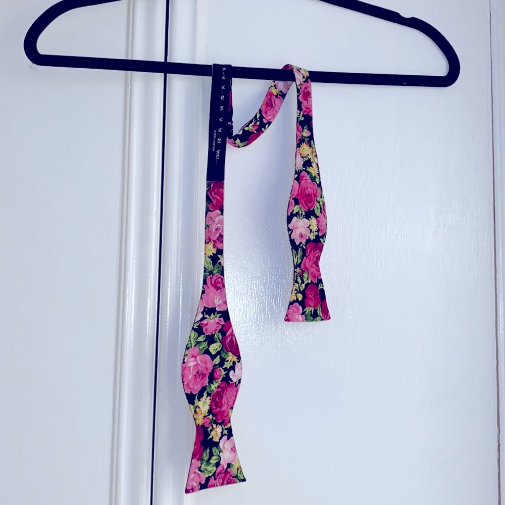 Floral bow tie